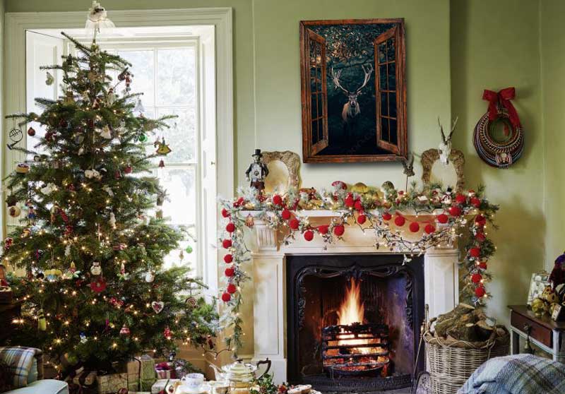 30+ Festive Christmas Living Room Decor And Color Palette Ideas And ...